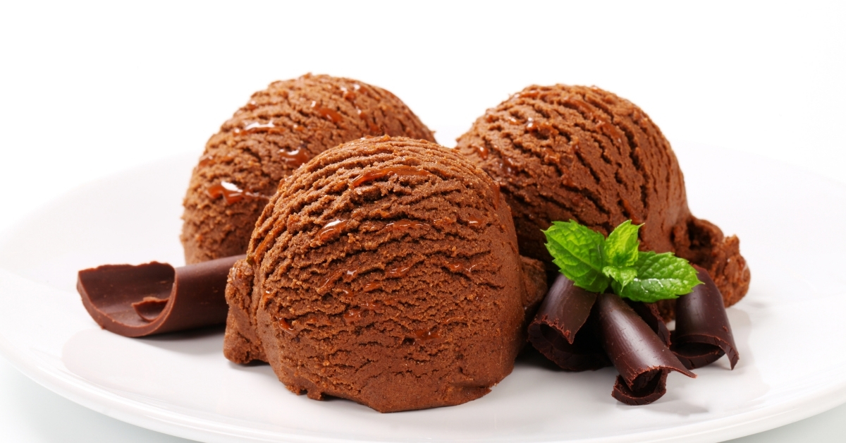 Chocolate ice cream with out eggs is a delicious dessert. 