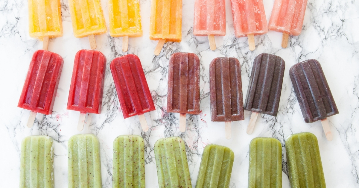Fruit popsicles are easy to make. 